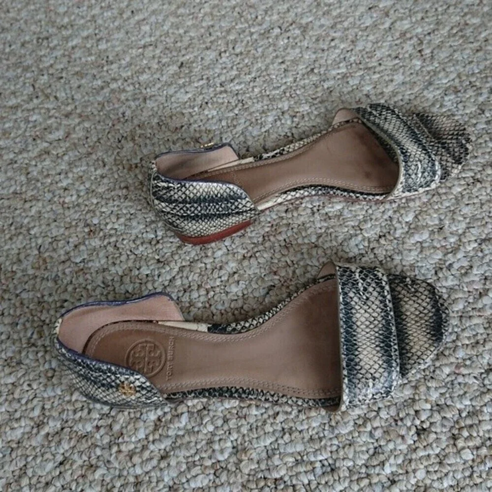 Tory Burch Savannah Snakeskin Print Flat Sandals size 7M